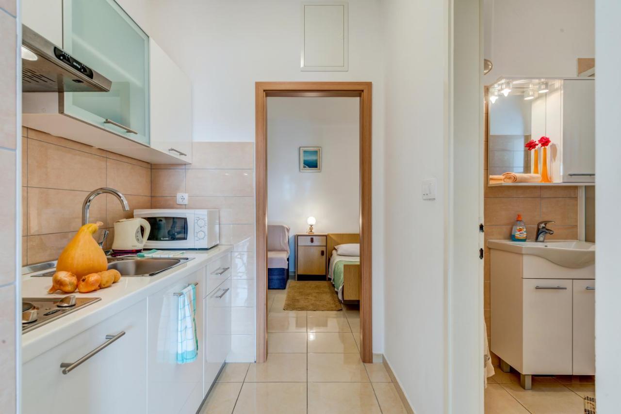 Nemira Beach Getaway Омиш Экстерьер фото