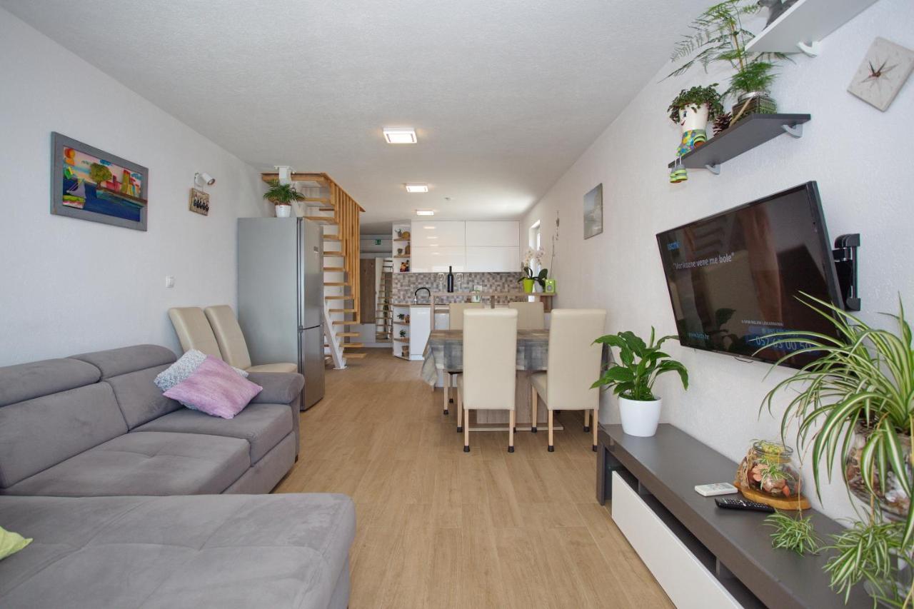 Nemira Beach Getaway Омиш Экстерьер фото