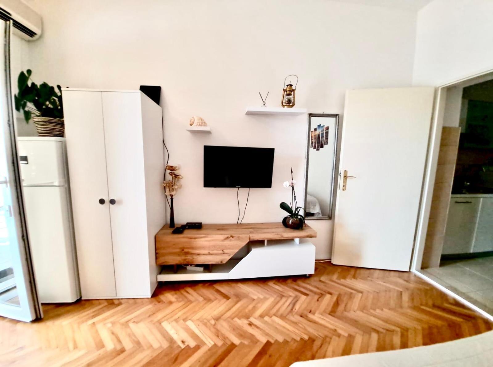 Nemira Beach Getaway Омиш Экстерьер фото